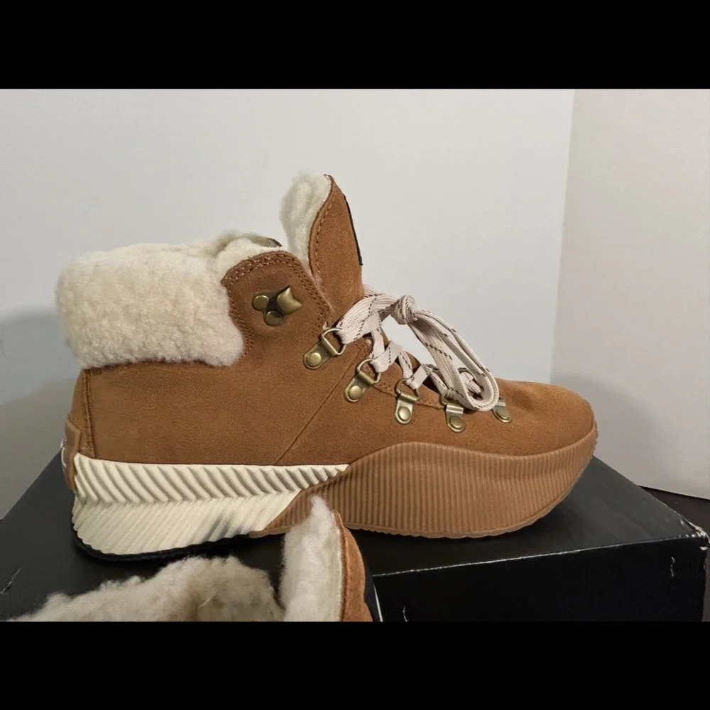 Sorel Out N About III Conquest Waterproof Boots Camel Brown Womans 9.5